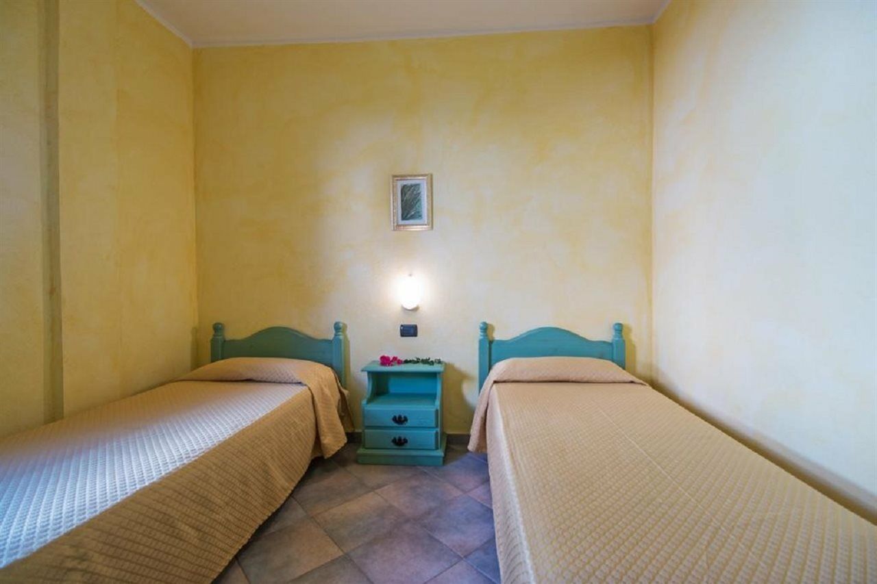 Albergo Residenziale Gli Ontani Cala Liberotto Kültér fotó